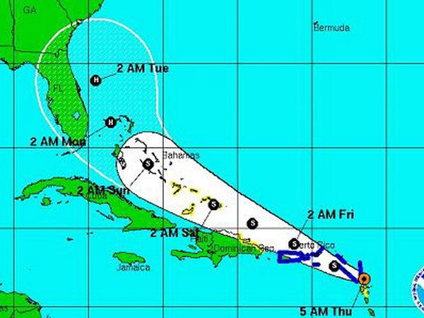 [-]Bão[-]Erika[-]đổ[-]bộ,[-]gây[-]thiệt[-]hại[-]nặng[-]cho[-]Dominica[-]trước[-]khi[-]vào[-]Mỹ